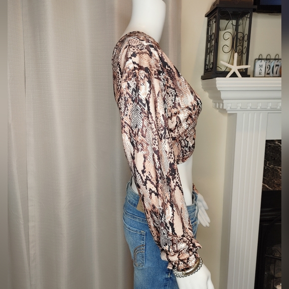 SHEIN SNAKESKIN PRINT TWIST FRONT CROP TOP L - Picture 3 of 7